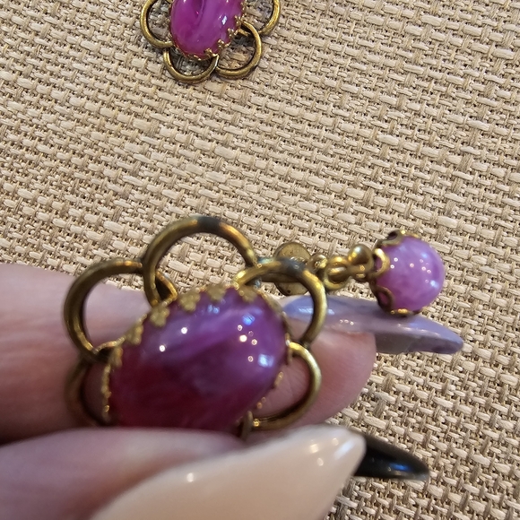 Vintage marbled purple flower dangle screwback earrings - Picture 9 of 9